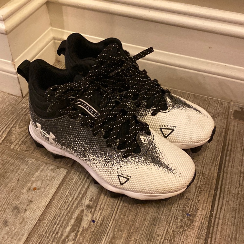 Under Amour football cleats size 1.0 boys